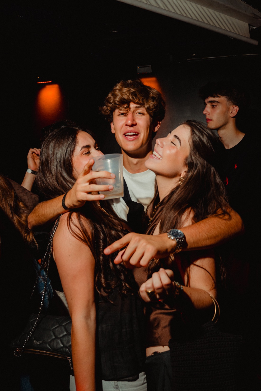 Grupo celebrando juntos en Quartier Barcelona